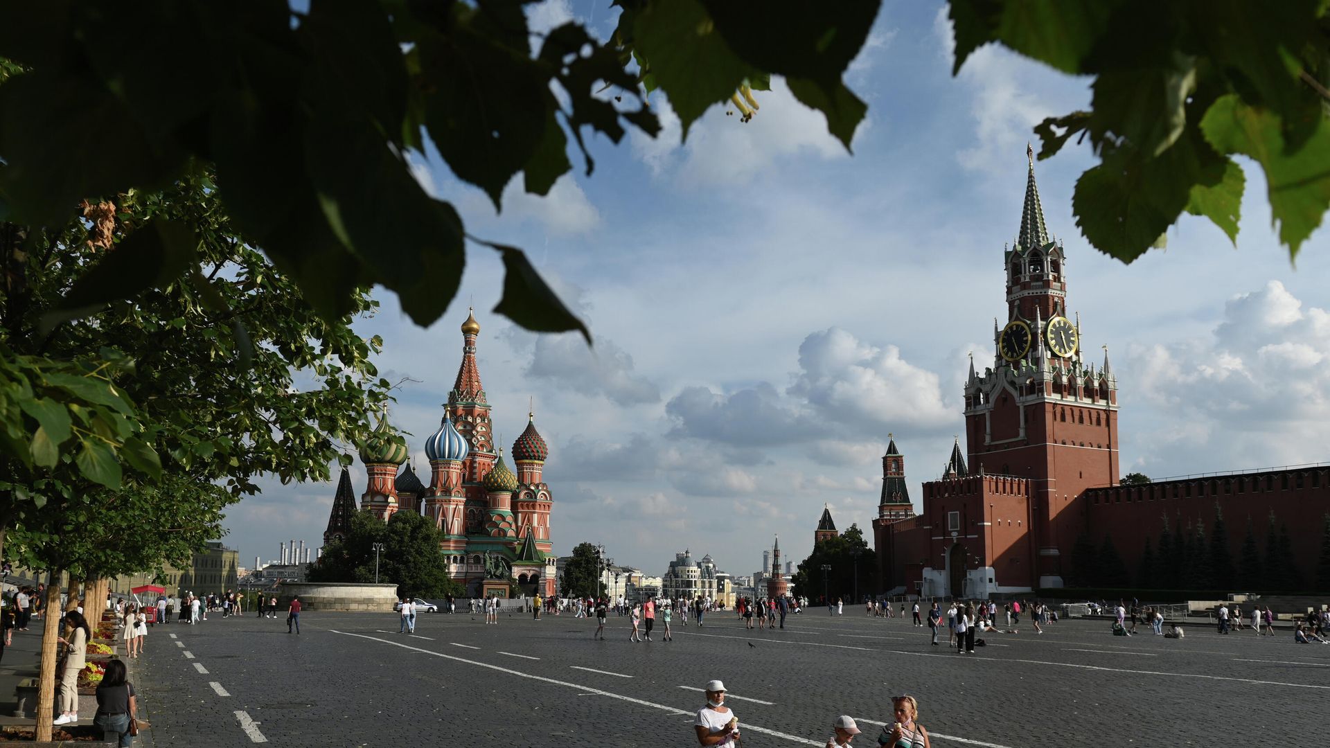 Люди на Красной площади в Москве Люди на Красной площади в Москве - РИА Новости, 1920, 02.05.2023