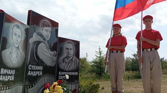 Траурные мероприятия в годовщину смерти Андрея Стенина Траурные мероприятия в годовщину смерти Андрея Стенина - РИА Новости, 1920, 06.08.2021