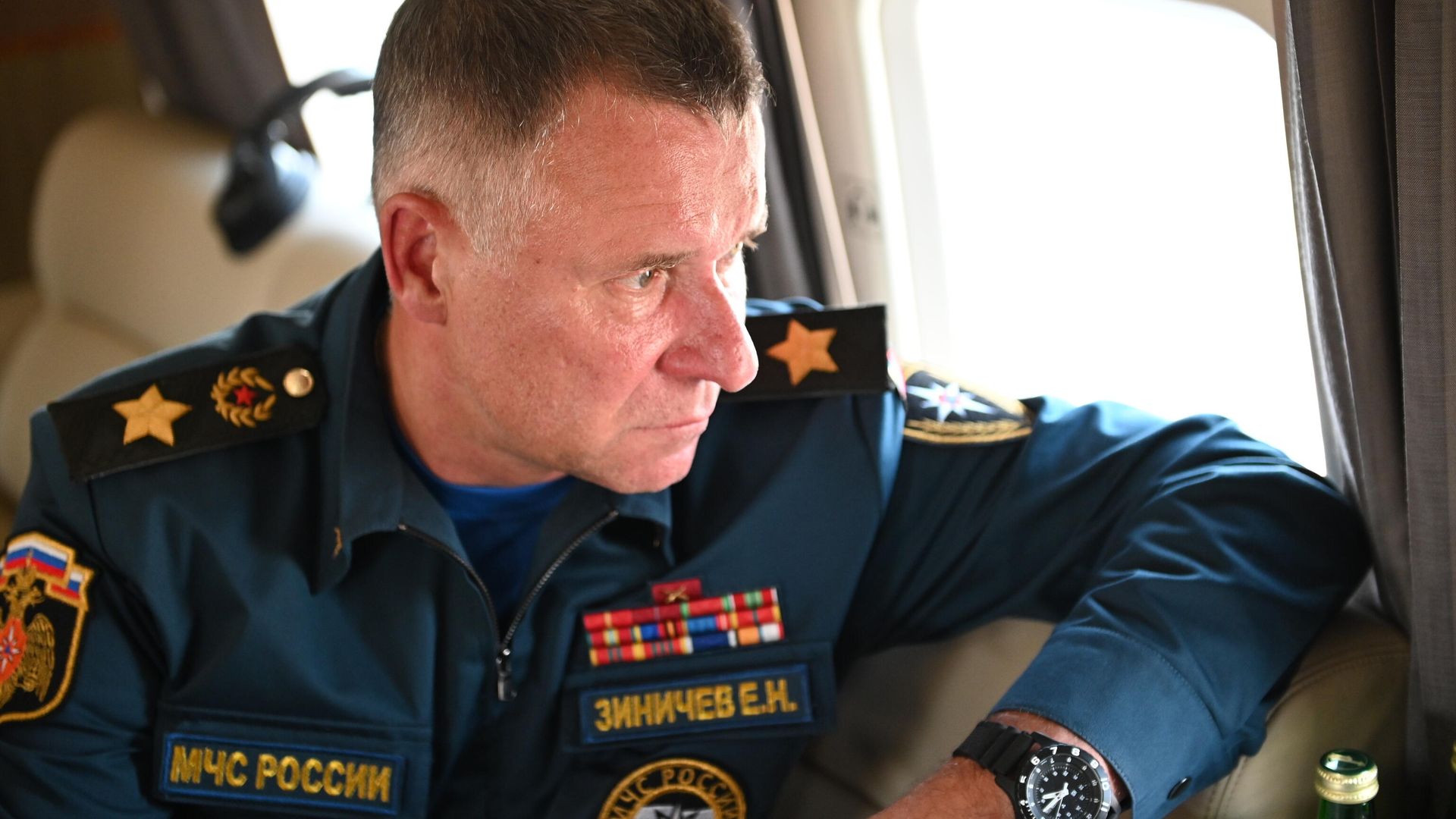 Министр РФ по делам гражданской обороны, чрезвычайным ситуациям и ликвидации последствий стихийных бедствий Евгений Зиничев во время облета на вертолете пострадавших от природных пожаров районов Челябинской области Министр РФ по делам гражданской обороны, чрезвычайным ситуациям и ликвидации последствий стихийных бедствий Евгений Зиничев во время облета на вертолете пострадавших от природных пожаров районов Челябинской области - РИА Новости, 1920, 08.09.2021
