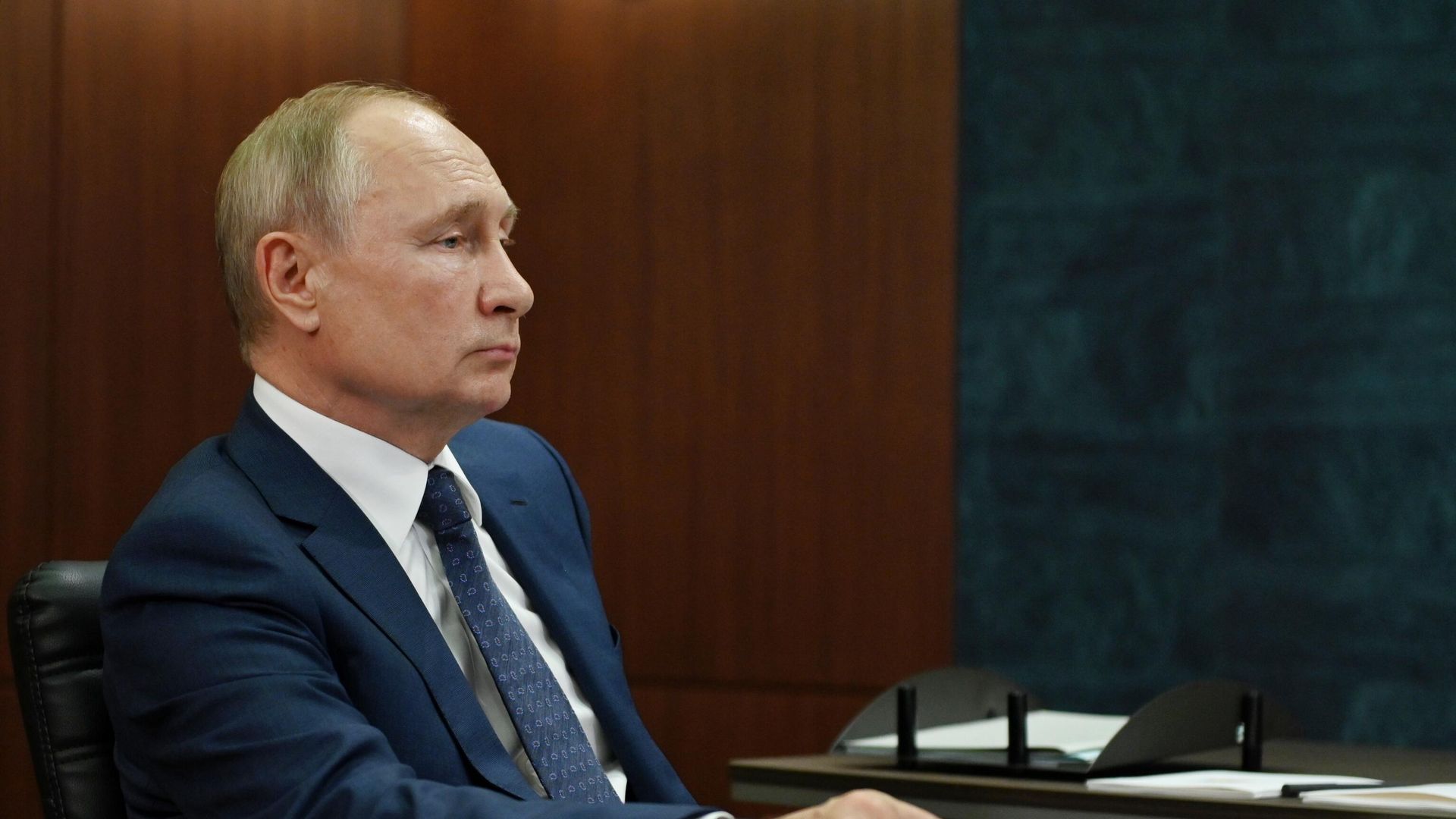 Президент России Владимир Путин во время встречи с губернатором Челябинской области Алексеем Текслером в Магнитогорске. - РИА Новости, 1920, 22.08.2021