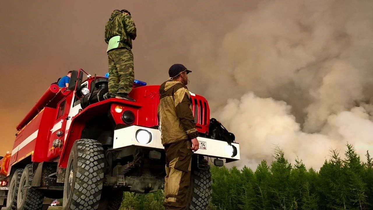 Тушение лесных пожаров в Якутии - РИА Новости, 1920, 10.08.2021