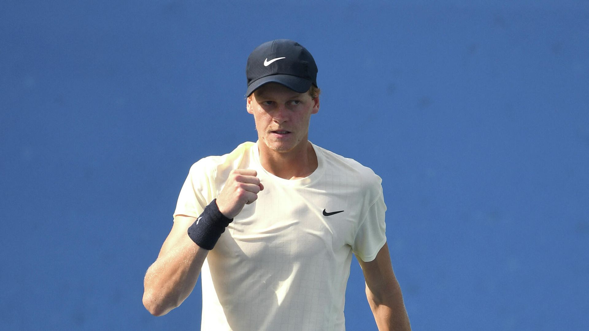 WASHINGTON, DC - AUGUST 06: Jannik Sinner of Italy celebrates a win after a quarter final match against Steve Johnson of the United States on Day 7 during the Citi Open at Rock Creek Tennis Center on August 6, 2021 in Washington, DC.   Mitchell Layton/Getty Images/AFP (Photo by Mitchell Layton / GETTY IMAGES NORTH AMERICA / Getty Images via AFP) - РИА Новости, 1920, 08.08.2021