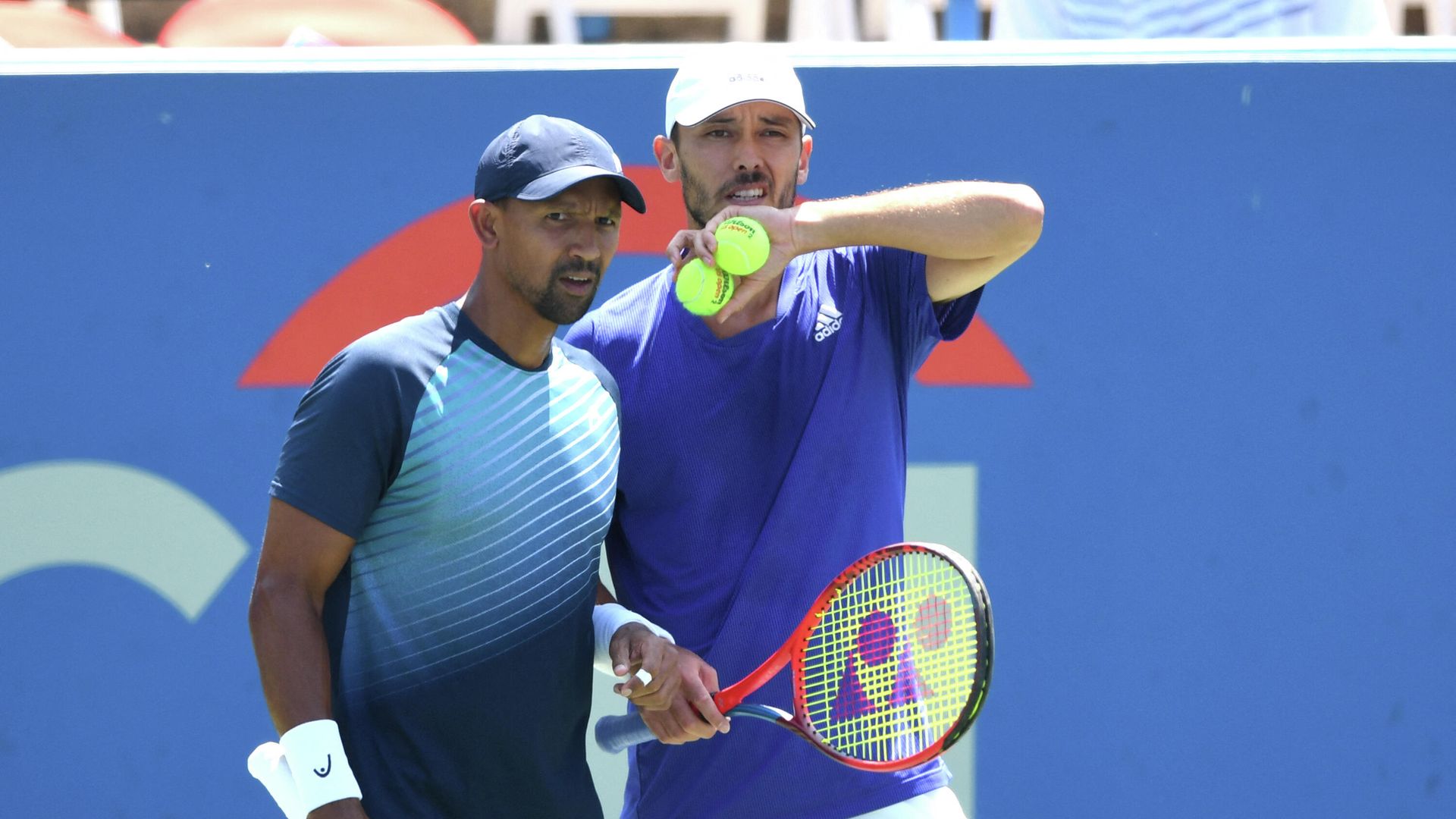 WASHINGTON, DC - AUGUST 08: (L to R) Raven Klaasen of South Africa and Ben McLachlan of Japan talk during a double finals match against Michael Venus of New Zealand and Neal Skupski of Great Britain on Day 9 during the Citi Open at Rock Creek Tennis Center on August 8, 2021 in Washington, DC. Mitchell Layton/Getty Images/AFP (Photo by Mitchell Layton / GETTY IMAGES NORTH AMERICA / Getty Images via AFP) WASHINGTON, DC - AUGUST 08: (L to R) Raven Klaasen of South Africa and Ben McLachlan of Japan talk during a double finals match against Michael Venus of New Zealand and Neal Skupski of Great Britain on Day 9 during the Citi Open at Rock Creek Tennis Center on August 8, 2021 in Washington, DC. Mitchell Layton/Getty Images/AFP (Photo by Mitchell Layton / GETTY IMAGES NORTH AMERICA / Getty Images via AFP) - РИА Новости, 1920, 08.08.2021