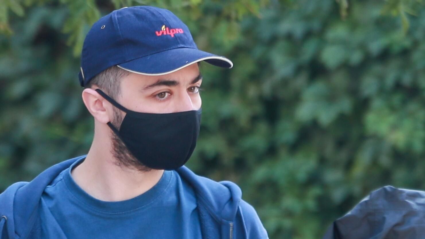Стендап-комик Идрак Мирзализаде у здания Таганского районного суда города Москвы Стендап-комик Идрак Мирзализаде у здания Таганского районного суда города Москвы - РИА Новости, 1920, 19.08.2021