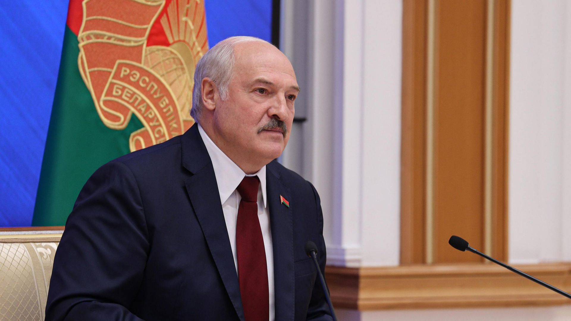 Президент Белоруссии Александр Лукашенко во время встречи с журналистами, представителями общественности, экспертного и медийного сообщества Президент Белоруссии Александр Лукашенко во время встречи с журналистами, представителями общественности, экспертного и медийного сообщества - РИА Новости, 1920, 09.08.2021