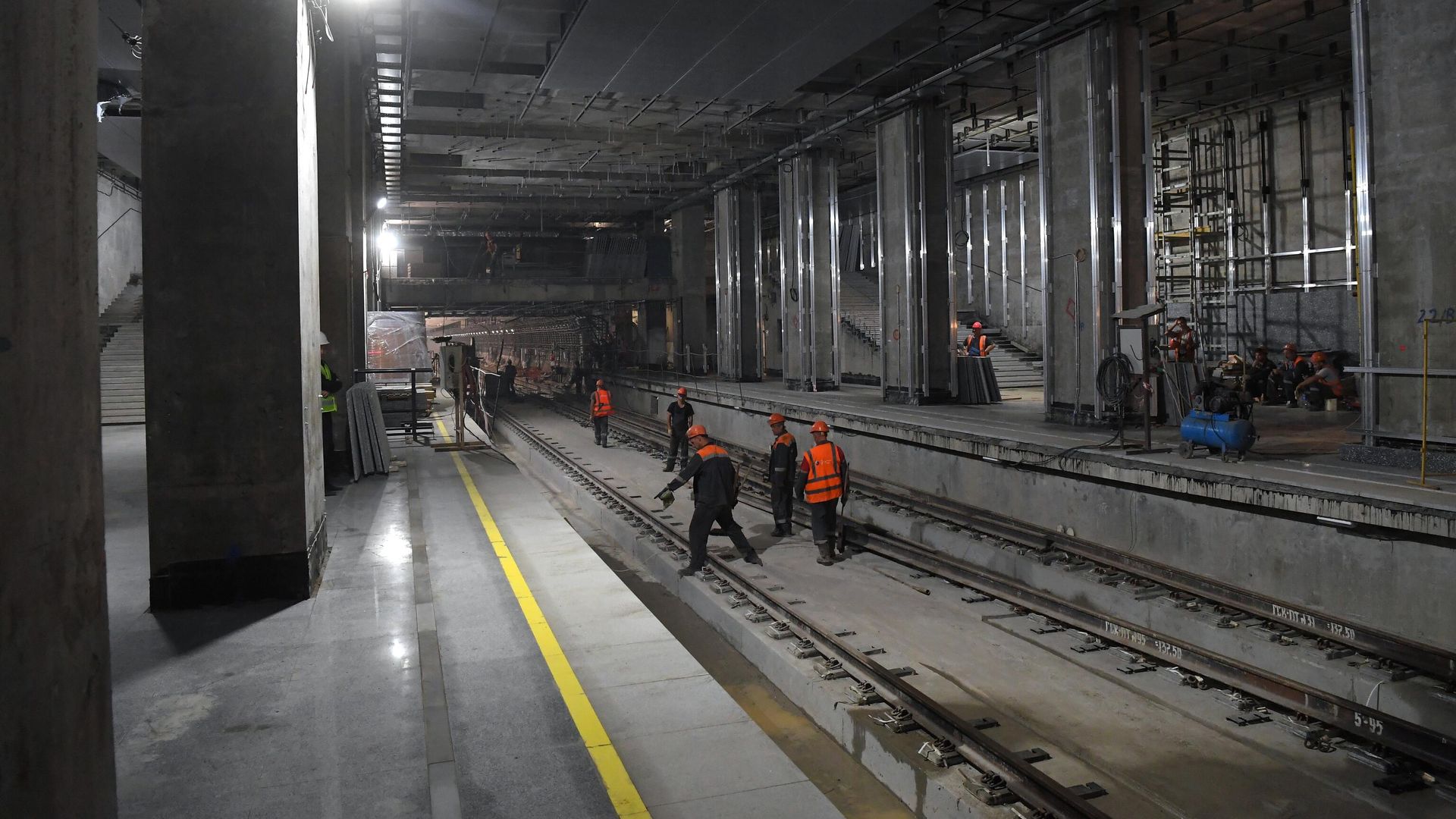 Рабочие Мосметростроя на строительстве станции метро Кунцевская западного участка Большой кольцевой линии (БКЛ) Рабочие Мосметростроя на строительстве станции метро Кунцевская западного участка Большой кольцевой линии (БКЛ) - РИА Новости, 1920, 16.09.2021