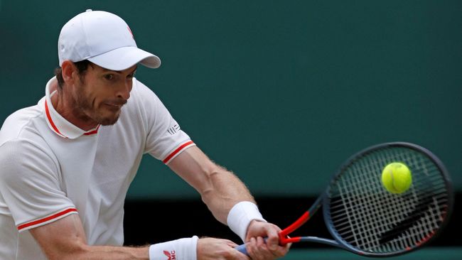 (FILES) In this file photo taken on July 02, 2021 Britain's Andy Murray returns against Canada's Denis Shapovalov during their men's singles third round match on the fifth day of the 2021 Wimbledon Championships at The All England Tennis Club in Wimbledon, southwest London. - Three-time Grand Slam champion Andy Murray of Britain and 21-year-old American were given wildcards spots into the ATP Cincinnati Masters tournament on August 3, 2021, orgnizers announced. (Photo by Adrian DENNIS / AFP) / RESTRICTED TO EDITORIAL USE