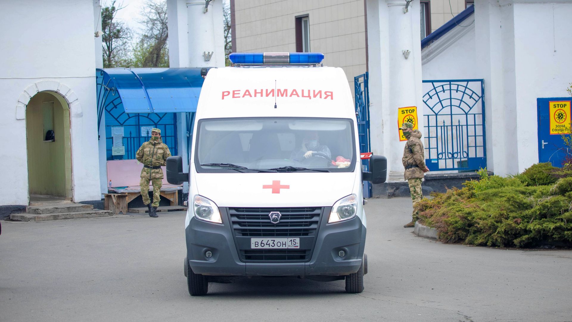 Автомобиль скорой помощи около клинической больницы скорой помощи во Владикавказе - РИА Новости, 1920, 09.08.2021
