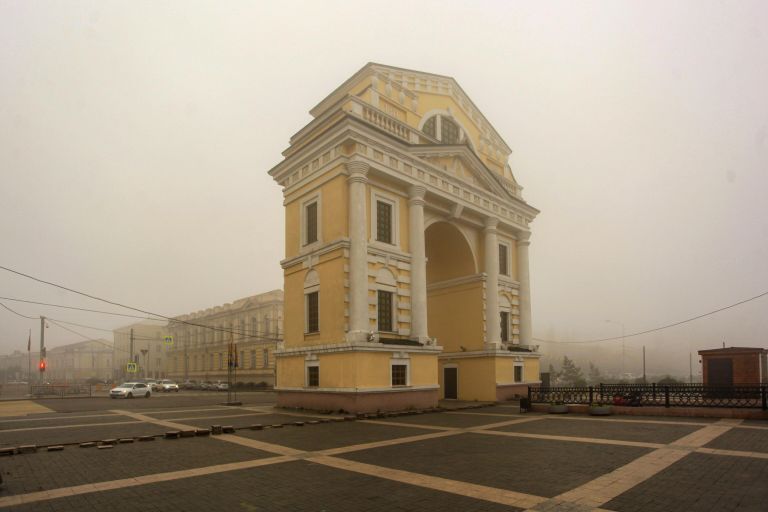 Смог от якутских лесных пожаров в Иркутске Смог от якутских лесных пожаров в Иркутске