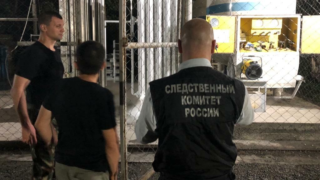 Сотрудник СК на месте происшествия на территории клинической больницы скорой помощи во Владикавказе Сотрудник СК на месте происшествия на территории клинической больницы скорой помощи во Владикавказе - РИА Новости, 1920, 10.08.2021