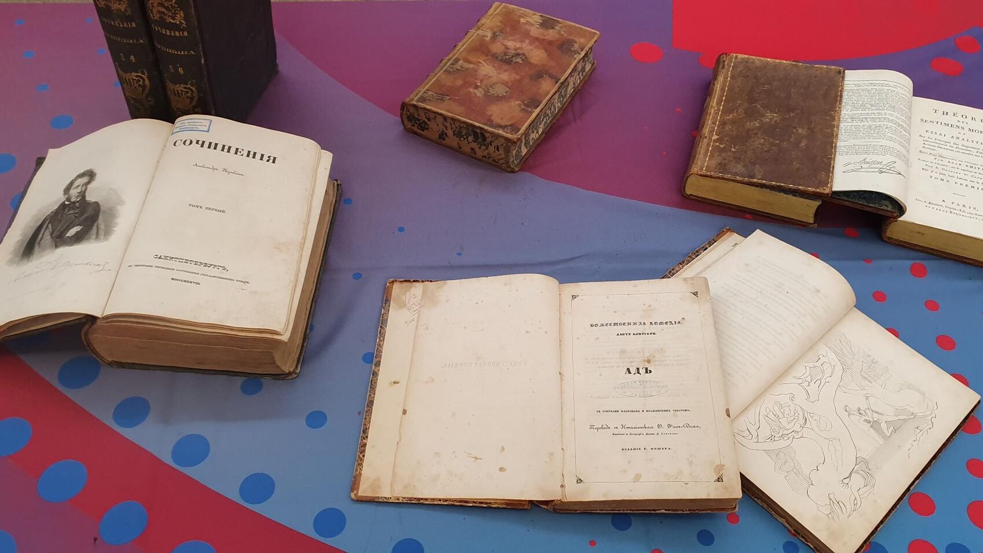 Уникальные книги, похищенные в годы войны, вернули в ФРГ российскому вузу Уникальные книги, похищенные в годы войны, вернули в ФРГ российскому вузу - РИА Новости, 1920, 10.08.2021