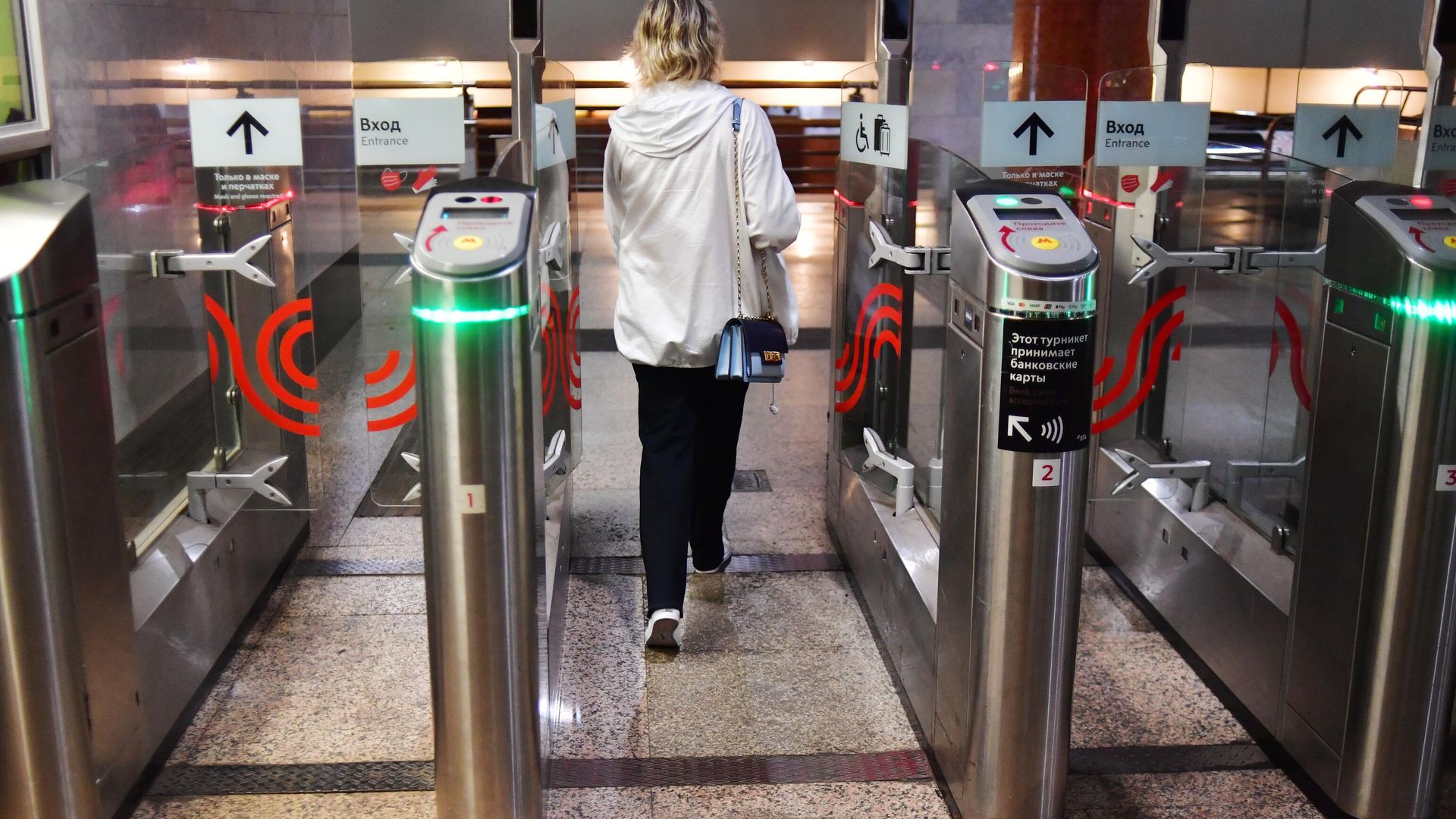 Турникет с новой системой Face Pay для оплаты проезда по лицу на Филевской линии Московского метрополитена - РИА Новости, 1920, 03.09.2021