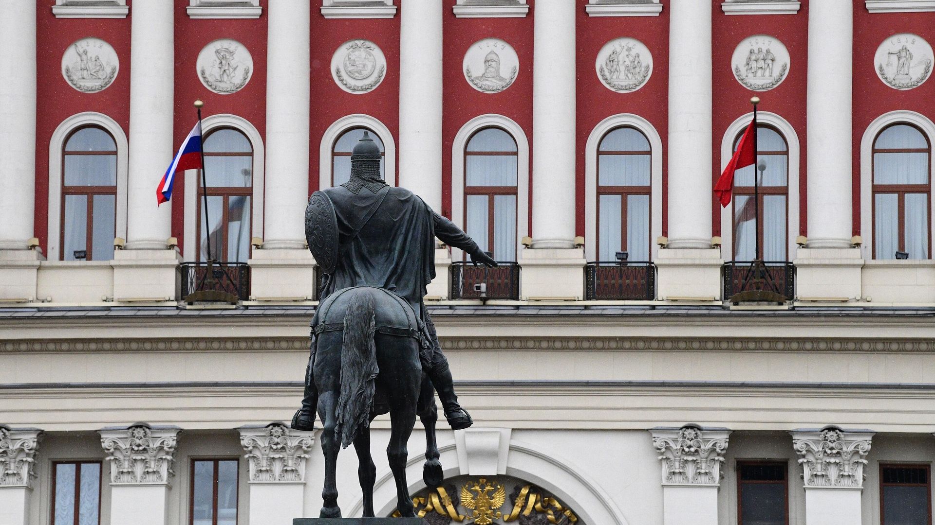 Памятник князю Юрию Долгорукову перед зданием мэрии Москвы на Тверской улице Памятник князю Юрию Долгорукову перед зданием мэрии Москвы на Тверской улице - РИА Новости, 1920, 04.03.2022