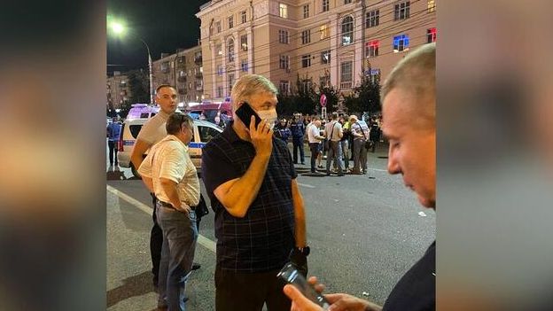 Губернатор Воронежской области Александр Гусев на месте взрыва пассажирского автобуса на остановке у перекрестка улиц Плехановская и Кольцовская в Воронеже Губернатор Воронежской области Александр Гусев на месте взрыва пассажирского автобуса на остановке у перекрестка улиц Плехановская и Кольцовская в Воронеже - РИА Новости, 1920, 13.08.2021