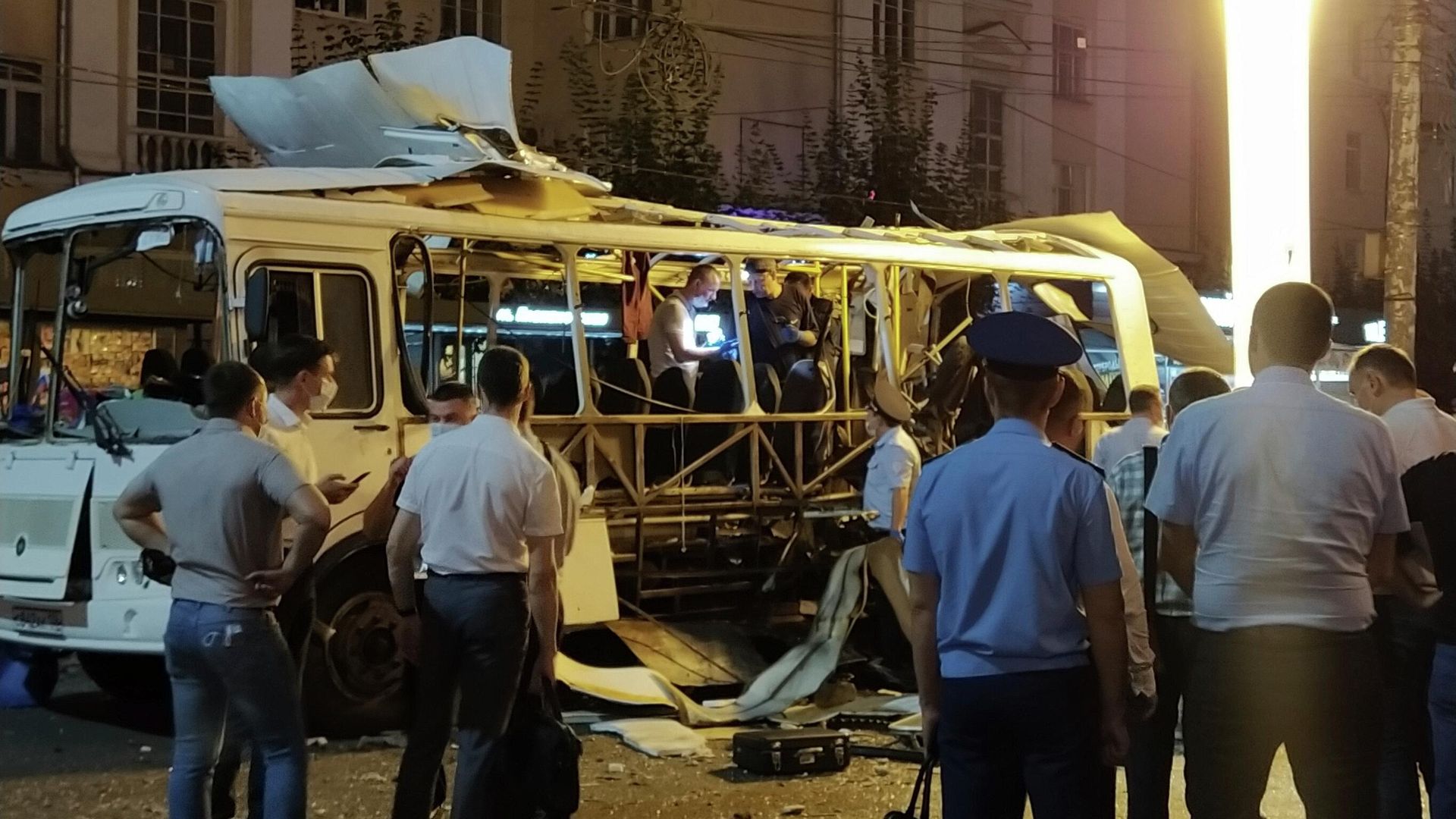 Место взрыва пассажирского автобуса на остановке в Воронеже Место взрыва пассажирского автобуса на остановке в Воронеже - РИА Новости, 1920, 13.08.2021
