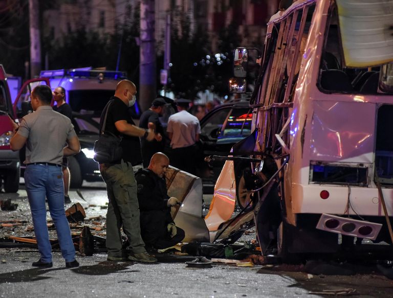 Место взрыва пассажирского автобуса на остановке в Воронеже