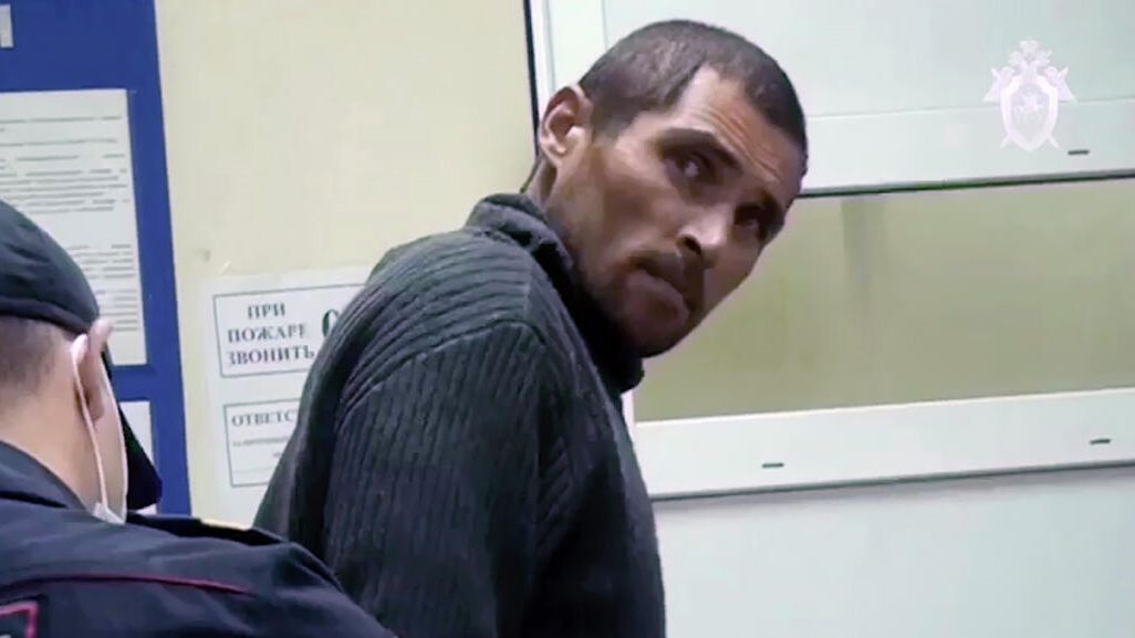 Подозреваемый в похищении 12-летней девочки из Бийска Олег Лавкин. Кадр видео Подозреваемый в похищении 12-летней девочки из Бийска Олег Лавкин. Кадр видео - РИА Новости, 1920, 13.08.2021