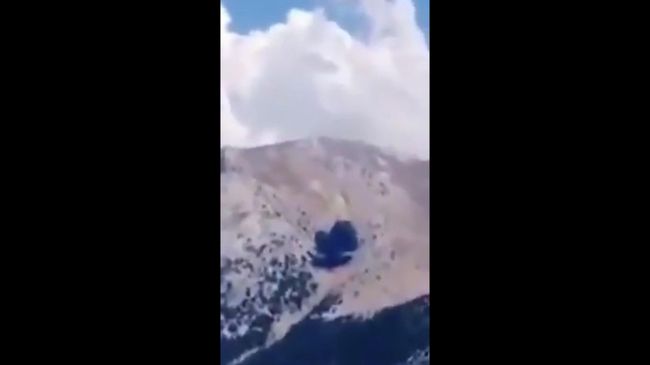 Момент падения пожарного самолета в Турции