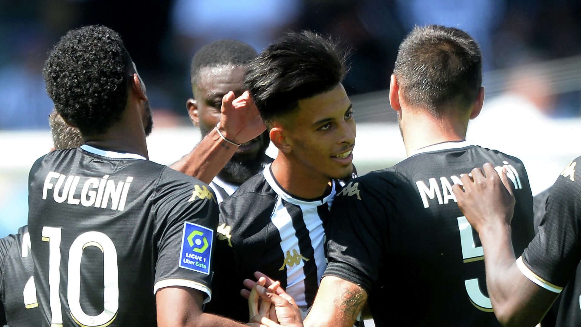 Angers' French midfielder Azzedine Ounahi (C) celebrates with teammates after he scored a third goal for his team, during the French L1 football match between Angers SCO and Olympique Lyonnais, at the Raymond-Kopa Stadium, in Angers, western France, on August 15, 2021. (Photo by JEAN-FRANCOIS MONIER / AFP) Angers' French midfielder Azzedine Ounahi (C) celebrates with teammates after he scored a third goal for his team, during the French L1 football match between Angers SCO and Olympique Lyonnais, at the Raymond-Kopa Stadium, in Angers, western France, on August 15, 2021. (Photo by JEAN-FRANCOIS MONIER / AFP) - РИА Новости, 1920, 15.08.2021