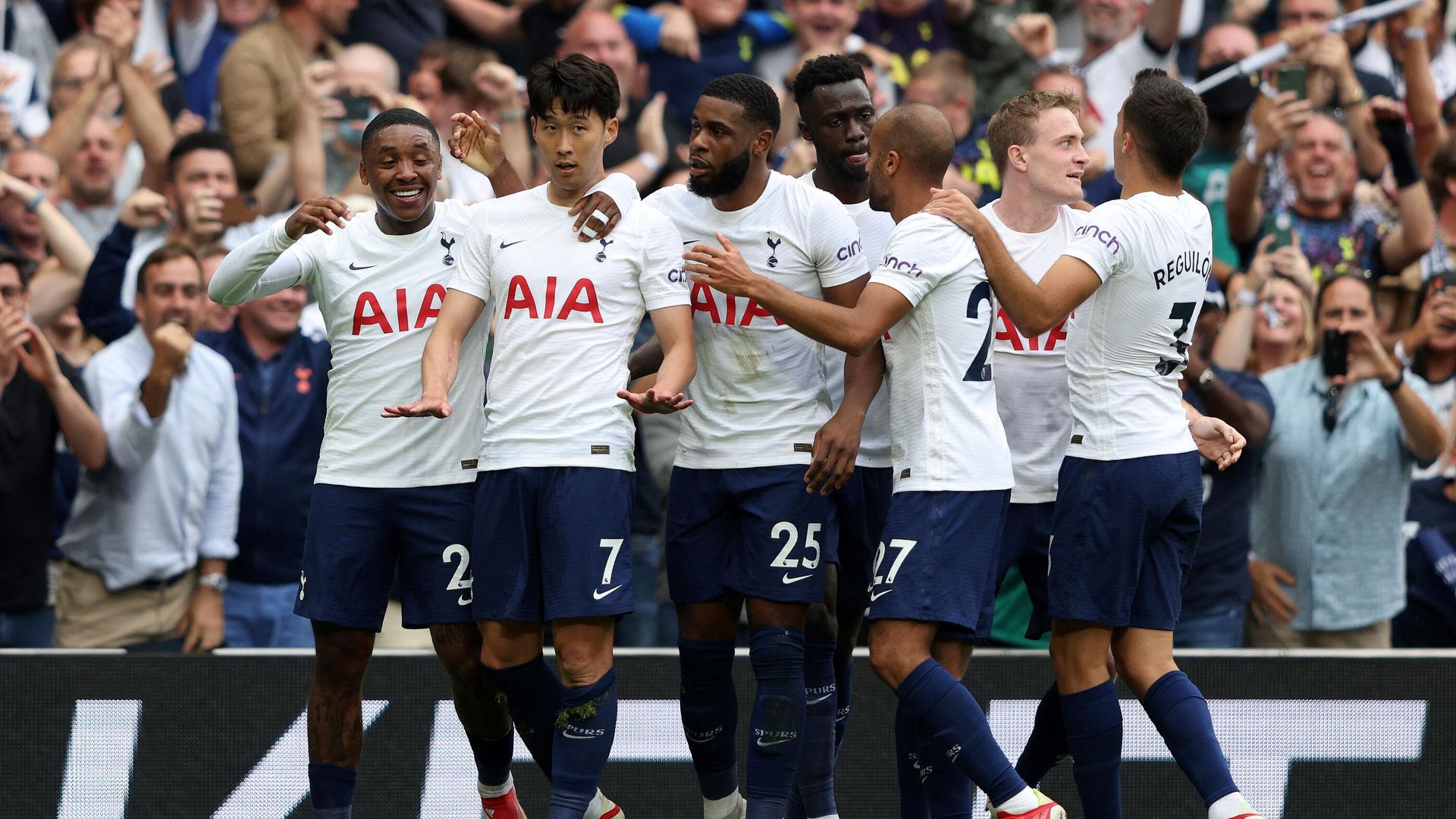Tottenham Hotspur's South Korean striker Son Heung-Min (2L) celebrates scoring the opening goal during the English Premier League football match between Tottenham Hotspur and Manchester City at Tottenham Hotspur Stadium in London, on August 15, 2021. (Photo by Adrian DENNIS / AFP) / RESTRICTED TO EDITORIAL USE. No use with unauthorized audio, video, data, fixture lists, club/league logos or 'live' services. Online in-match use limited to 120 images. An additional 40 images may be used in extra time. No video emulation. Social media in-match use limited to 120 images. An additional 40 images may be used in extra time. No use in betting publications, games or single club/league/player publications. / Tottenham Hotspur's South Korean striker Son Heung-Min (2L) celebrates scoring the opening goal during the English Premier League football match between Tottenham Hotspur and Manchester City at Tottenham Hotspur Stadium in London, on August 15, 2021. (Photo by Adrian DENNIS / AFP) / RESTRICTED TO EDITORIAL USE. No use with unauthorized audio, video, data, fixture lists, club/league logos or 'live' services. Online in-match use limited to 120 images. An additional 40 images may be used in extra time. No video emulation. Social media in-match use limited to 120 images. An additional 40 images may be used in extra time. No use in betting publications, games or single club/league/player publications. / - РИА Новости, 1920, 15.08.2021