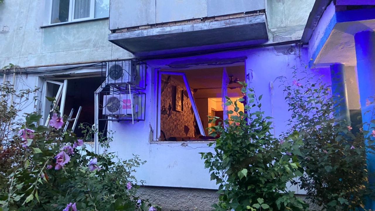 Взрыв газа на 1 этаже многоквартирного дома №17 на улице Тургенева в Симферополе Взрыв газа на 1 этаже многоквартирного дома №17 на улице Тургенева в Симферополе - РИА Новости, 1920, 16.08.2021