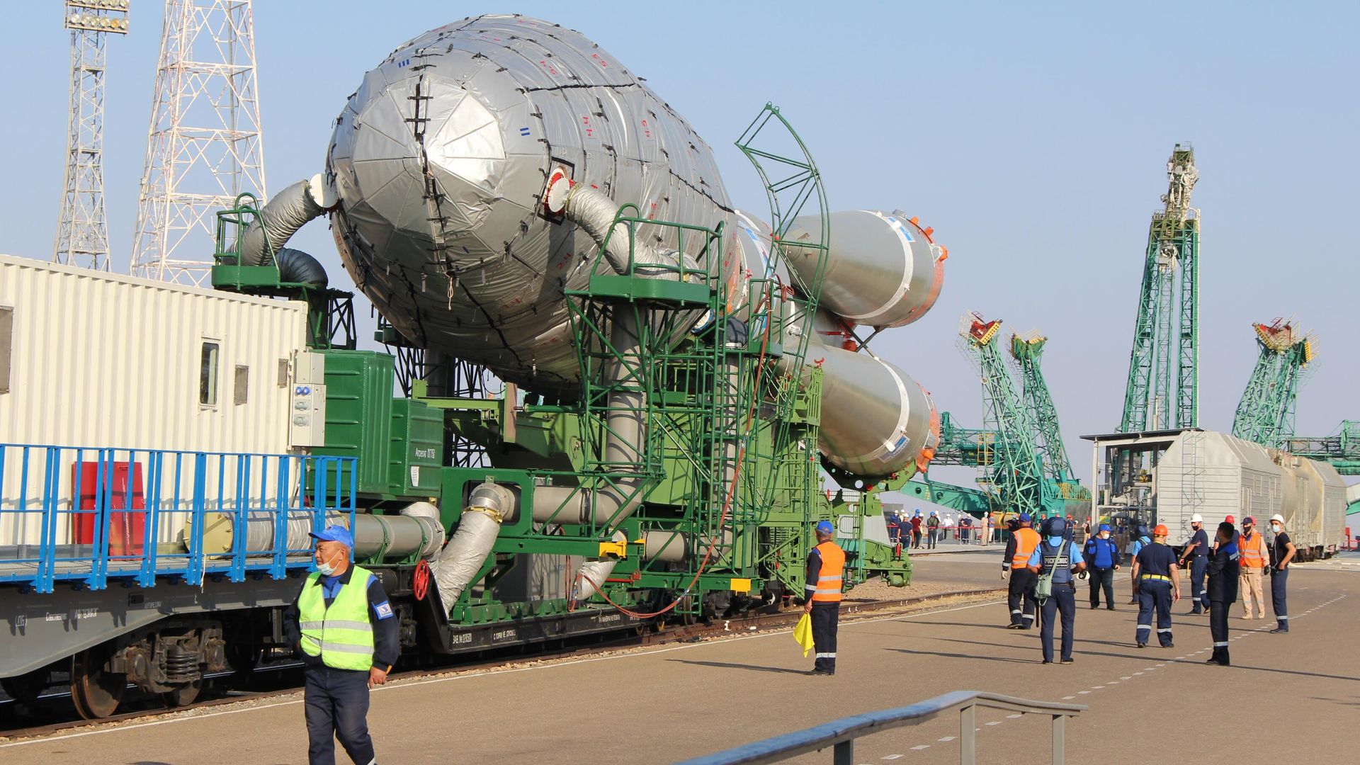 Вывоз ракеты-носителя Союз-2.16 с разгонным блоком Фрегат на стартовый комплекс космодрома Байконур Вывоз ракеты-носителя Союз-2.16 с разгонным блоком Фрегат на стартовый комплекс космодрома Байконур - РИА Новости, 1920, 20.08.2021