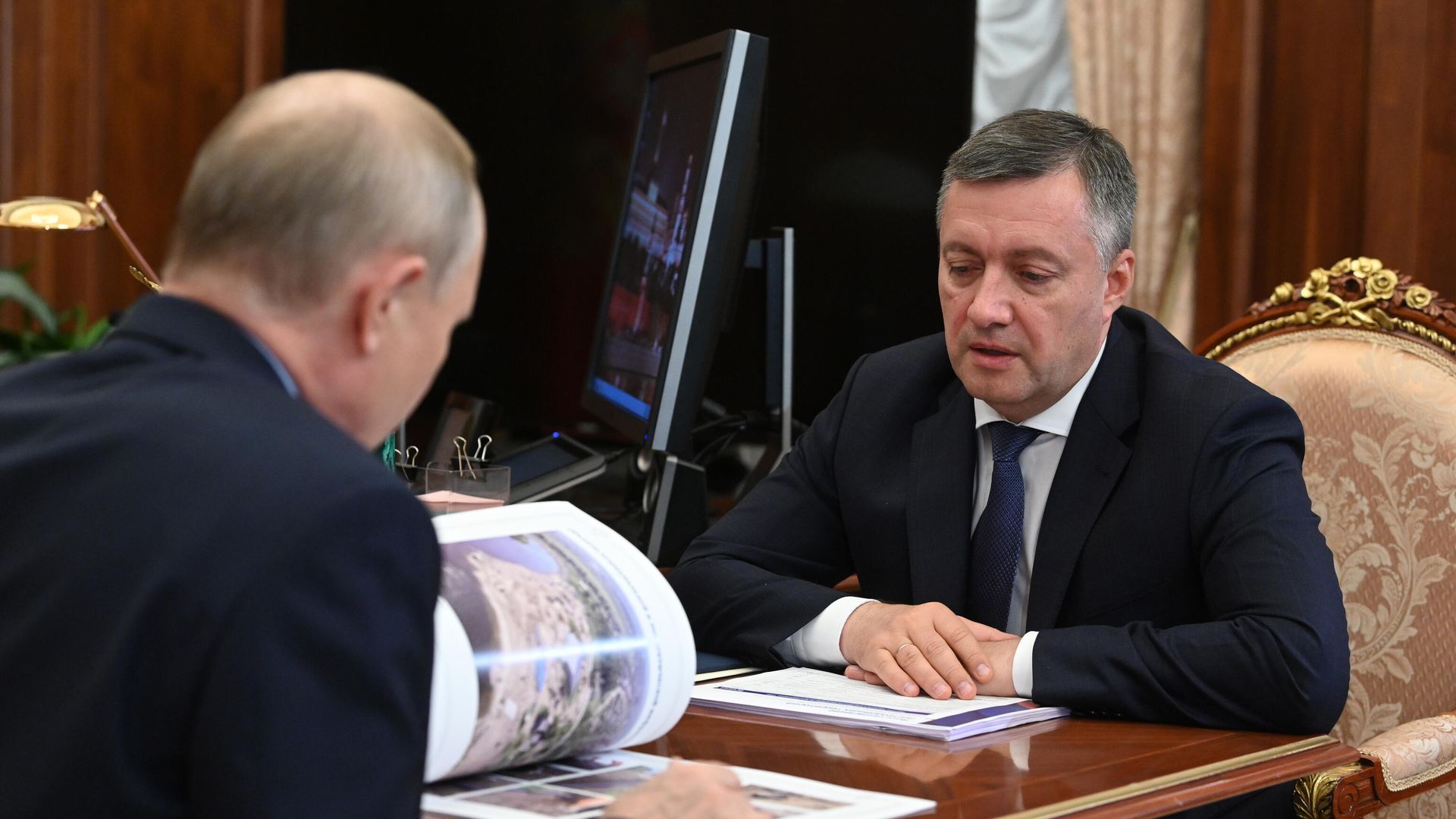 Президент РФ Владимир Путин и губернатор Иркутской области Игорь Кобзев - РИА Новости, 1920, 28.02.2025
