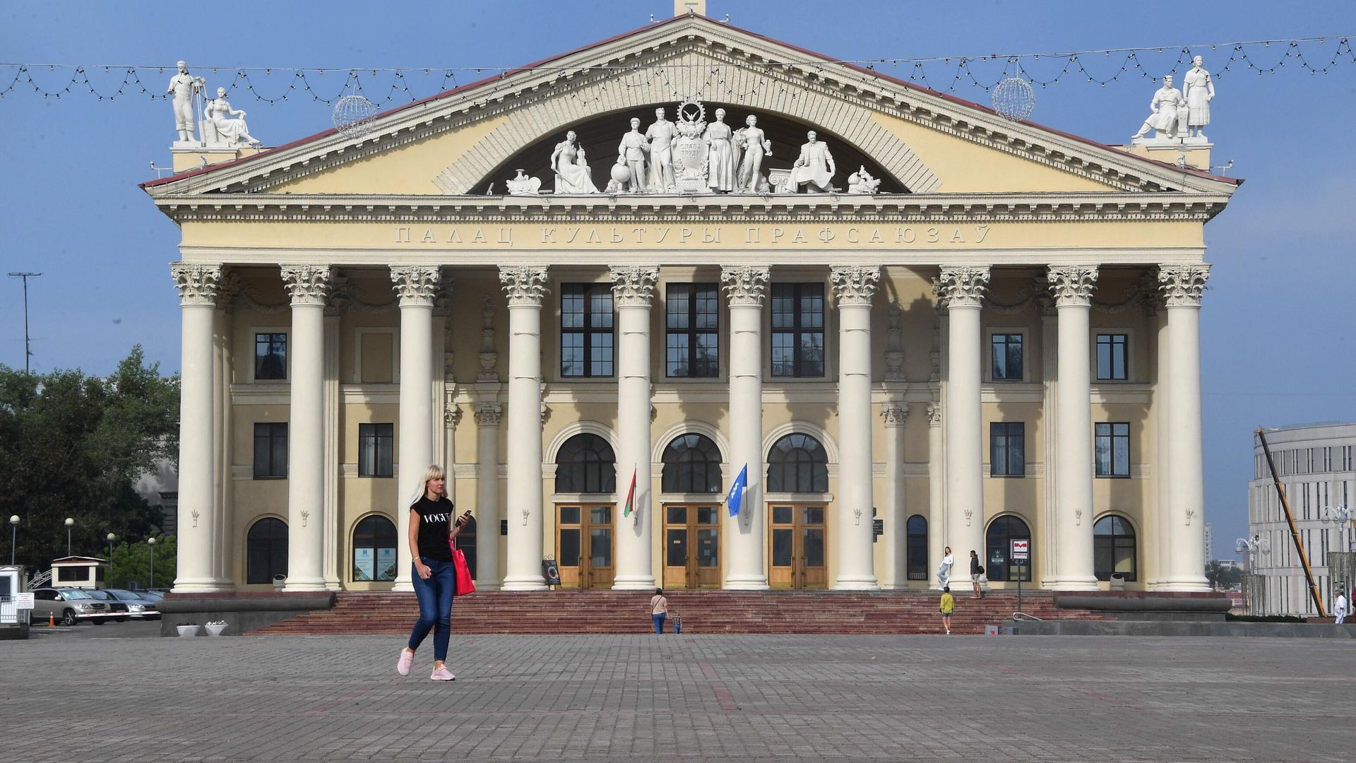 Дворец Профсоюзов на Октябрьской площади в Минске Дворец Профсоюзов на Октябрьской площади в Минске - РИА Новости, 1920, 23.06.2022