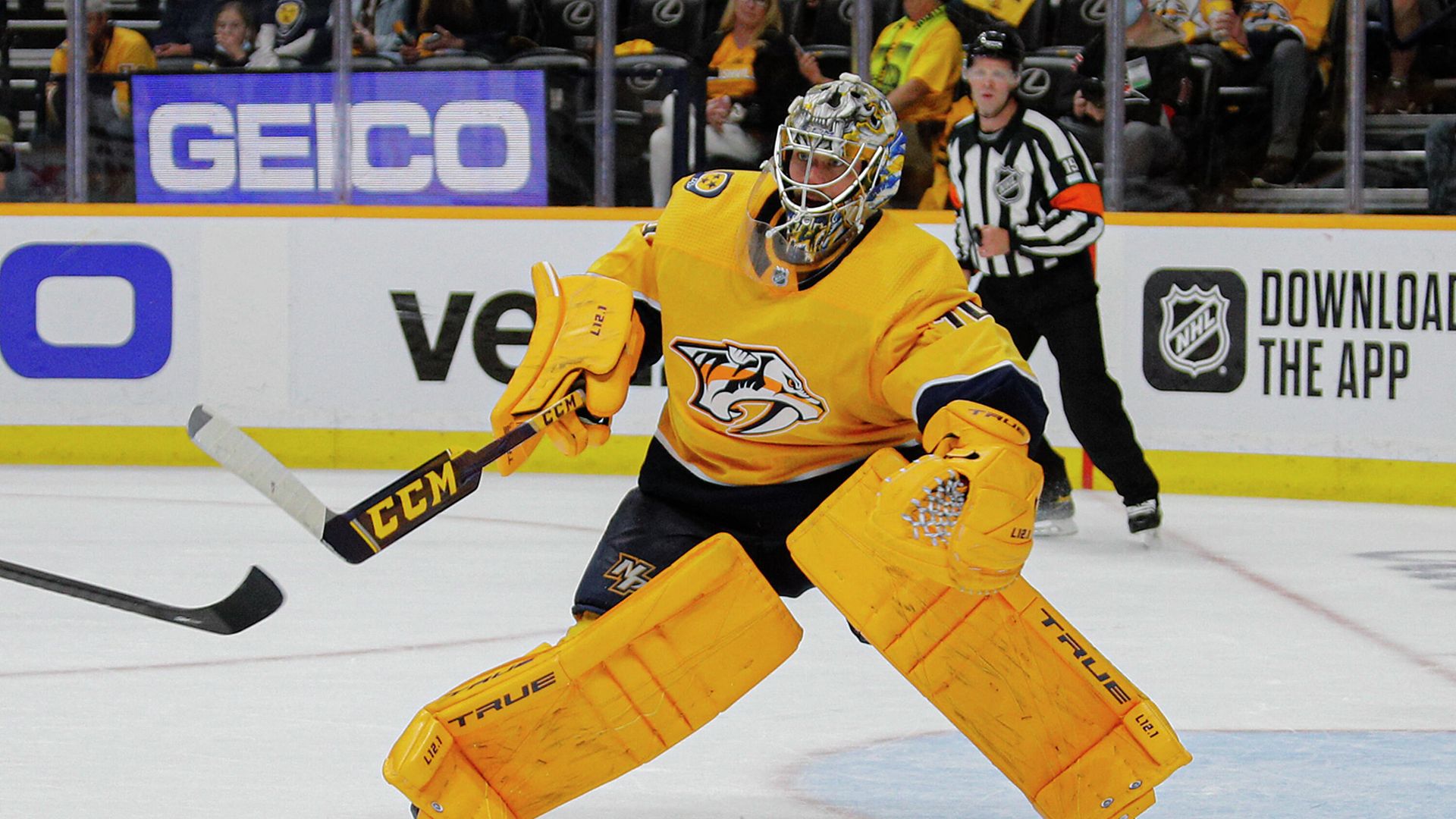 NASHVILLE, TENNESSEE - MAY 23: Goalie Juuse Saros #74 of the Nashville Predators comes out of the crease against the Carolina Hurricanes during the second period in Game Four of the First Round of the 2021 Stanley Cup Playoffs at Bridgestone Arena on May 23, 2021 in Nashville, Tennessee. Frederick Breedon/Getty Images/AFP (Photo by Frederick Breedon / GETTY IMAGES NORTH AMERICA / Getty Images via AFP) NASHVILLE, TENNESSEE - MAY 23: Goalie Juuse Saros #74 of the Nashville Predators comes out of the crease against the Carolina Hurricanes during the second period in Game Four of the First Round of the 2021 Stanley Cup Playoffs at Bridgestone Arena on May 23, 2021 in Nashville, Tennessee. Frederick Breedon/Getty Images/AFP (Photo by Frederick Breedon / GETTY IMAGES NORTH AMERICA / Getty Images via AFP) - РИА Новости, 1920, 17.08.2021