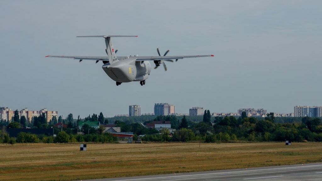 Самолет Ил-112В во время прибытия из Воронежа в Москву для участия в Армии-2021 Самолет Ил-112В во время прибытия из Воронежа в Москву для участия в Армии-2021 - РИА Новости, 1920, 01.09.2021