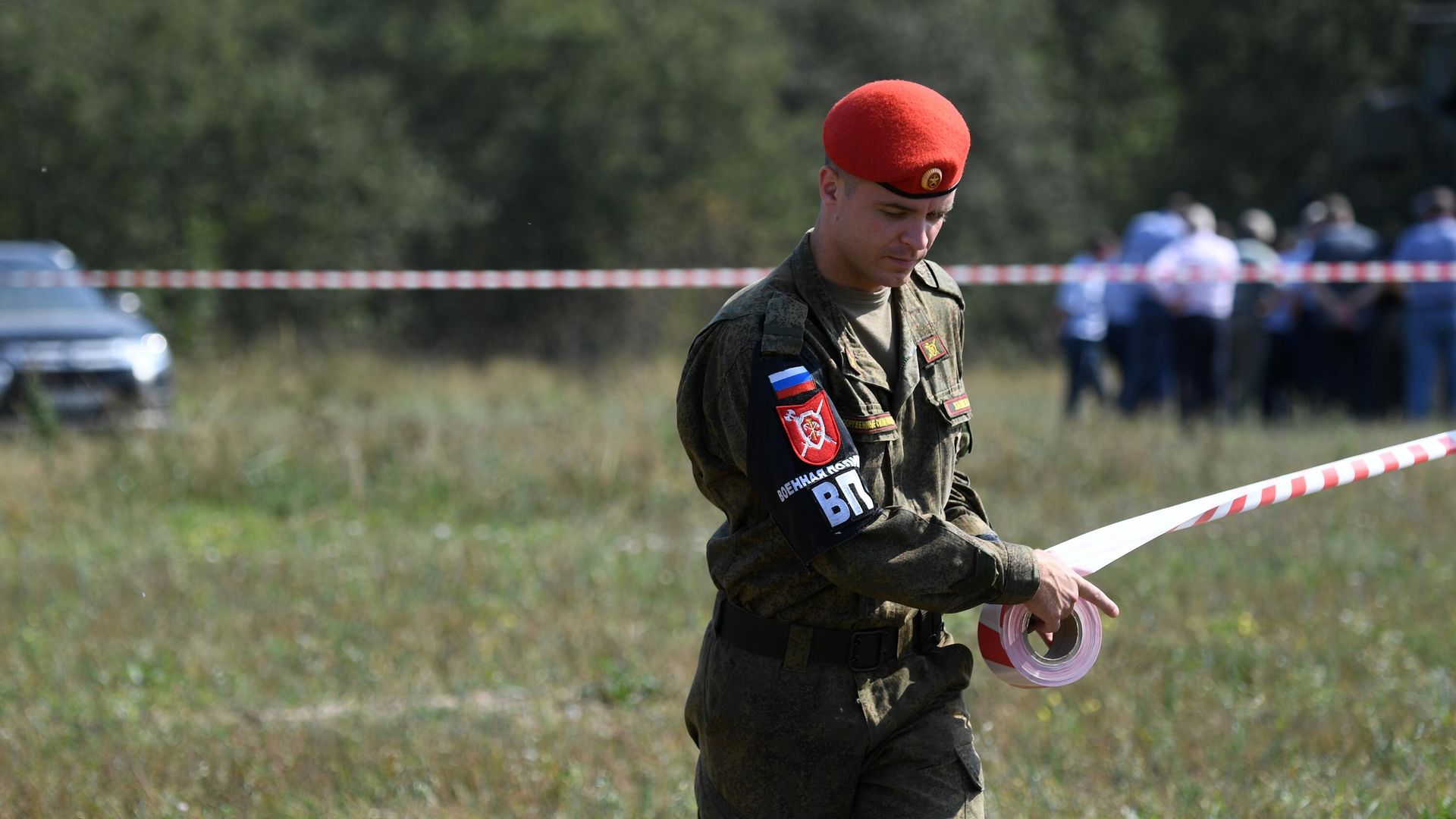 Сотрудник военной полиции в районе места крушения самолета Ил-112В в Подмосковье Сотрудник военной полиции в районе места крушения самолета Ил-112В в Подмосковье - РИА Новости, 1920, 17.08.2021