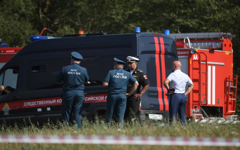 Сотрудники МЧС РФ в районе места крушения самолета Ил-112В в Подмосковье Сотрудники МЧС РФ в районе места крушения самолета Ил-112В в Подмосковье