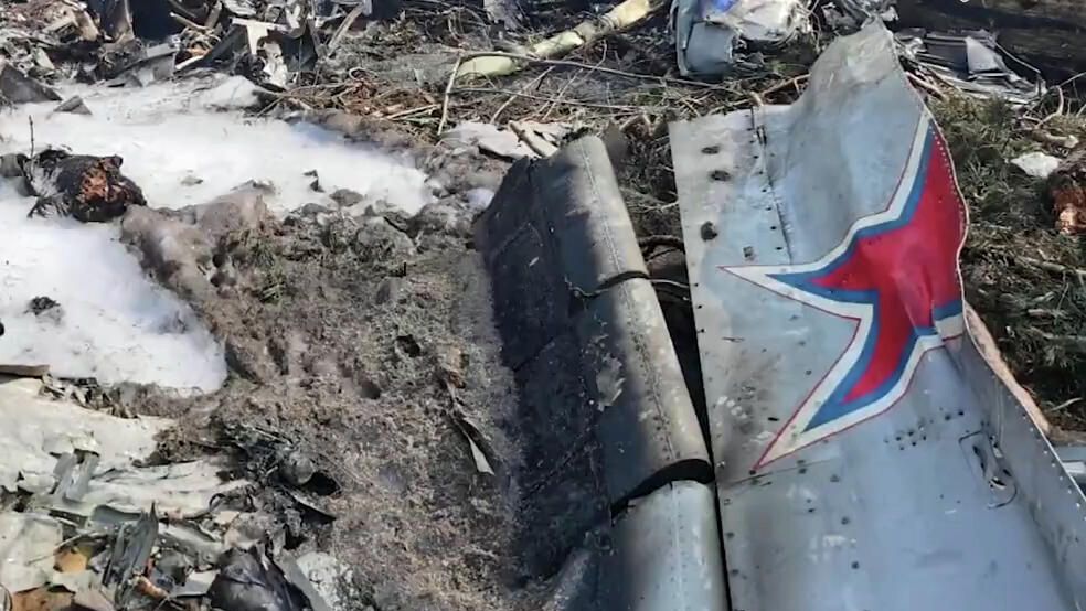 Обломки на месте крушения опытного образца военно-транспортного самолета Ил-112В в Подмосковье Обломки на месте крушения опытного образца военно-транспортного самолета Ил-112В в Подмосковье - РИА Новости, 1920, 17.08.2021