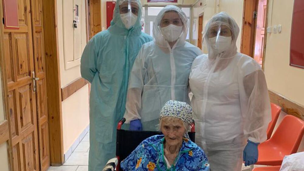 В Липецкой области от COVID-19 вылечили 103-летнюю пациентку В Липецкой области от COVID-19 вылечили 103-летнюю пациентку - РИА Новости, 1920, 18.08.2021