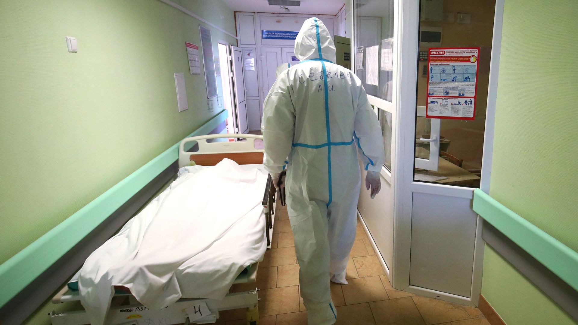 Медицинский работник в клинической больнице скорой помощи №15 в Волгограде - РИА Новости, 1920, 02.09.2021
