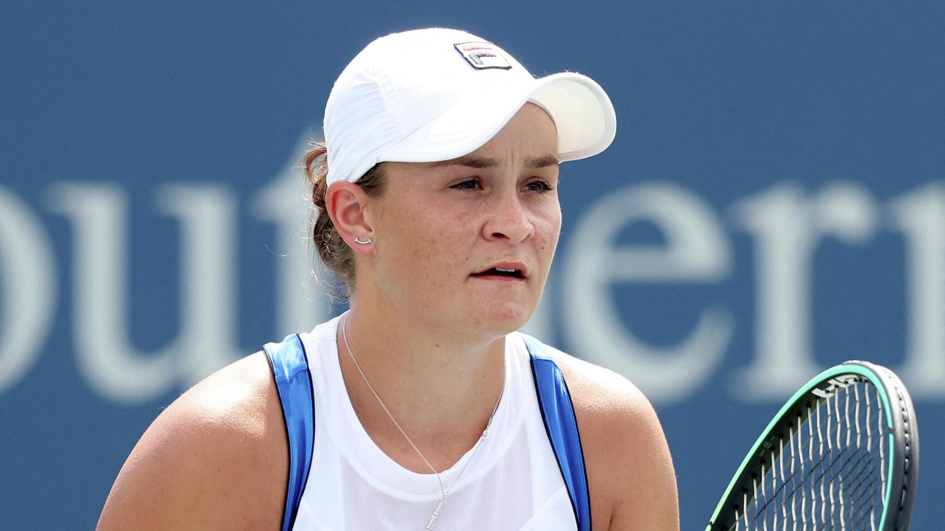 MASON, OHIO - AUGUST 18: Ashleigh Barty of Australia plays Heather Watson of Great Britain during the Western & Southern Open at Lindner Family Tennis Center on August 18, 2021 in Mason, Ohio. Matthew Stockman/Getty Images/AFP (Photo by MATTHEW STOCKMAN / GETTY IMAGES NORTH AMERICA / Getty Images via AFP) MASON, OHIO - AUGUST 18: Ashleigh Barty of Australia plays Heather Watson of Great Britain during the Western & Southern Open at Lindner Family Tennis Center on August 18, 2021 in Mason, Ohio. Matthew Stockman/Getty Images/AFP (Photo by MATTHEW STOCKMAN / GETTY IMAGES NORTH AMERICA / Getty Images via AFP) - РИА Новости, 1920, 18.08.2021