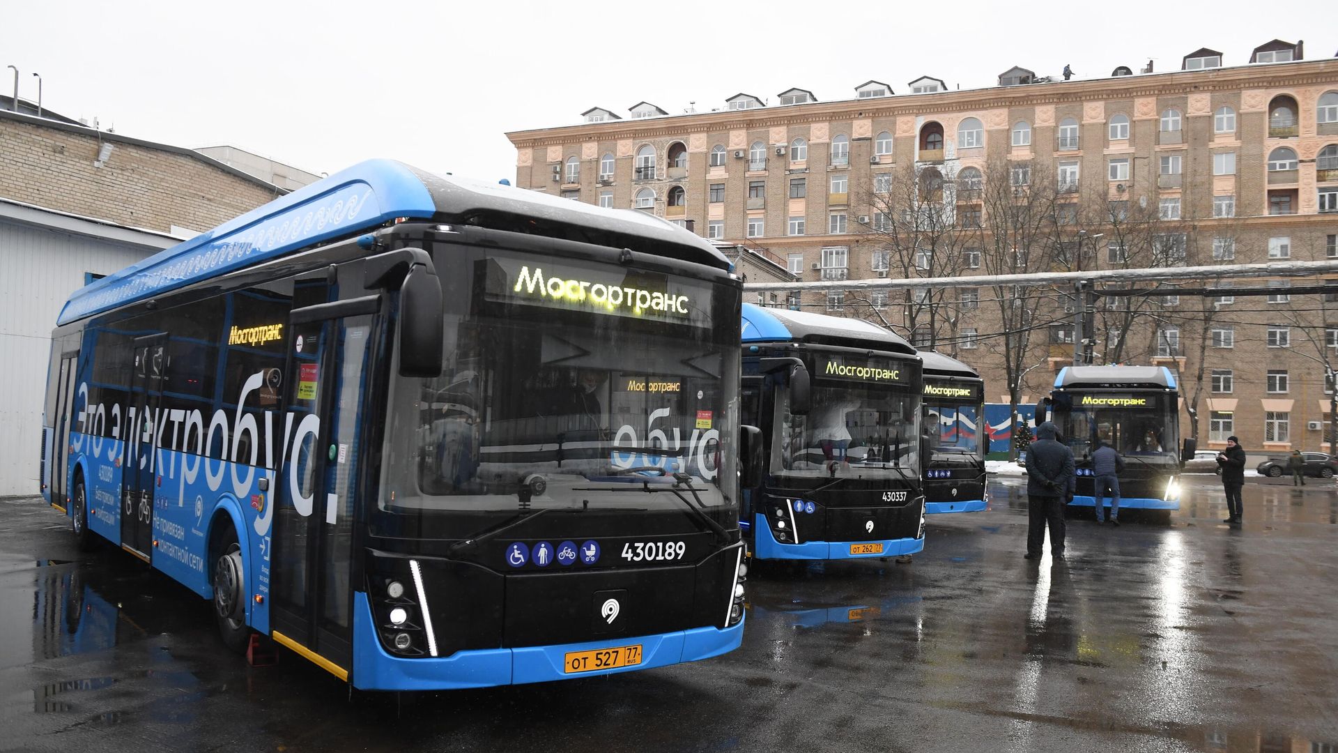Электробусы в автопарке в Москве Электробусы в автопарке в Москве - РИА Новости, 1920, 11.04.2022
