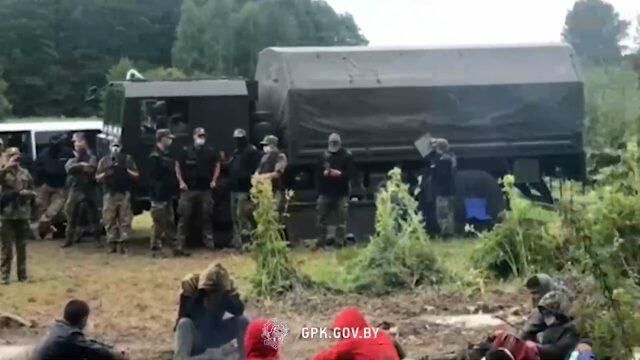 Беженцы разбили стихийный лагерь на границе Польши и Белорусии Беженцы разбили стихийный лагерь на границе Польши и Белорусии - РИА Новости, 1920, 19.08.2021