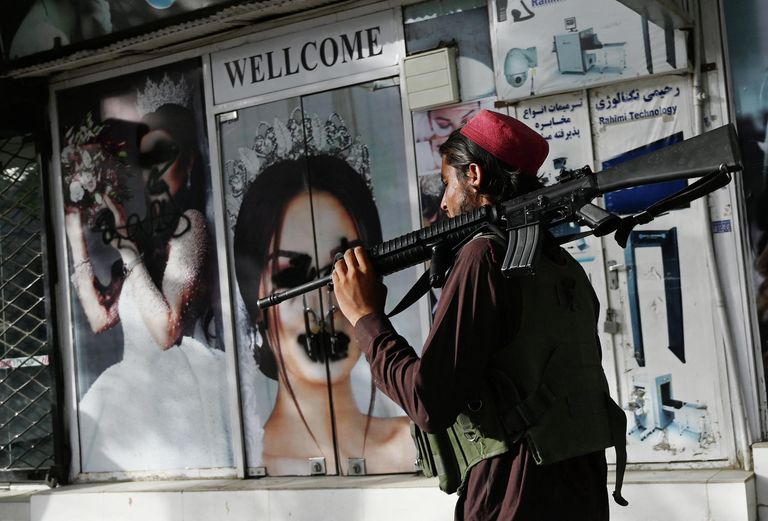 Боевик Талибана (террористическая организация, запрещенная в России) в Кабуле Боевик Талибана (террористическая организация, запрещенная в России) в Кабуле