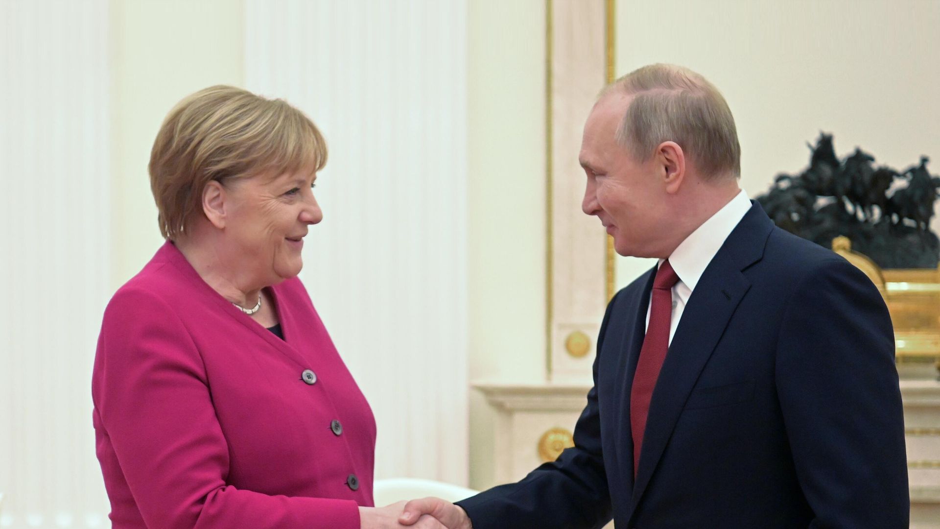 Владимир Путин и Ангела Меркель во время встречи Владимир Путин и Ангела Меркель во время встречи - РИА Новости, 1920, 24.11.2022