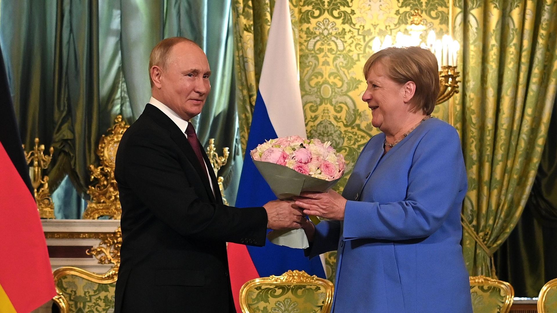 Президент РФ Владимир Путин и федеральный канцлер Германии Ангела Меркель во время встречи - РИА Новости, 1920, 21.08.2021
