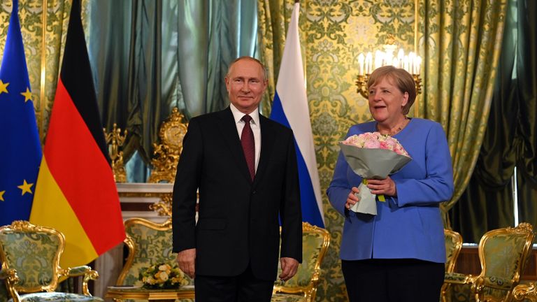 Президент РФ Владимир Путин и федеральный канцлер Германии Ангела Меркель во время встречи