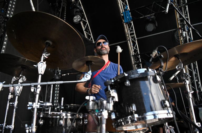 Музыкант Павел Тимофеев во время проверки звука на Koktebel Jazz Party-2021 Музыкант Павел Тимофеев во время проверки звука на Koktebel Jazz Party-2021