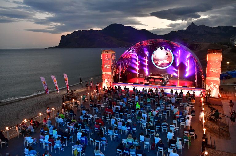 На открытии Международного джазового фестиваля Koktebel Jazz Party - 2021 в Крыму На открытии Международного джазового фестиваля Koktebel Jazz Party - 2021 в Крыму