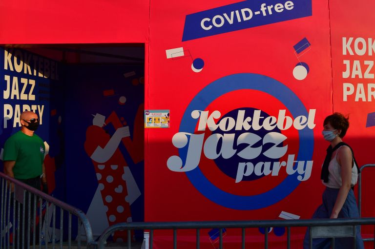 Вход у главной сцены на Международном джазовом фестивале Koktebel Jazz Party - 2021 в Крыму. Вход у главной сцены на Международном джазовом фестивале Koktebel Jazz Party - 2021 в Крыму.
