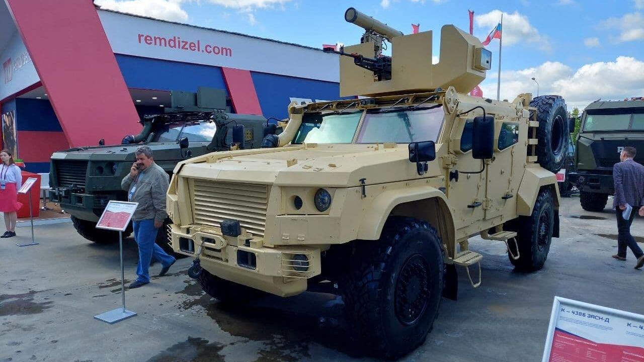 Новый десантируемый грузопассажирский броневик К-4386 ЗА-СпН Новый десантируемый грузопассажирский броневик К-4386 ЗА-СпН - РИА Новости, 1920, 22.08.2021