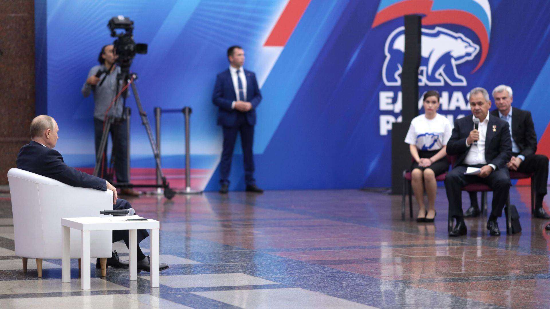Президент РФ Владимир Путин на встрече с представителями партии Единая Россия Президент РФ Владимир Путин на встрече с представителями партии Единая Россия - РИА Новости, 1920, 22.08.2021