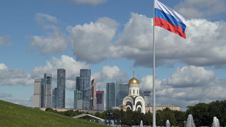 Торжественная церемония поднятия флага России в ознаменование Дня государственного флага РФ в Парке Победы на Поклонной горе Торжественная церемония поднятия флага России в ознаменование Дня государственного флага РФ в Парке Победы на Поклонной горе