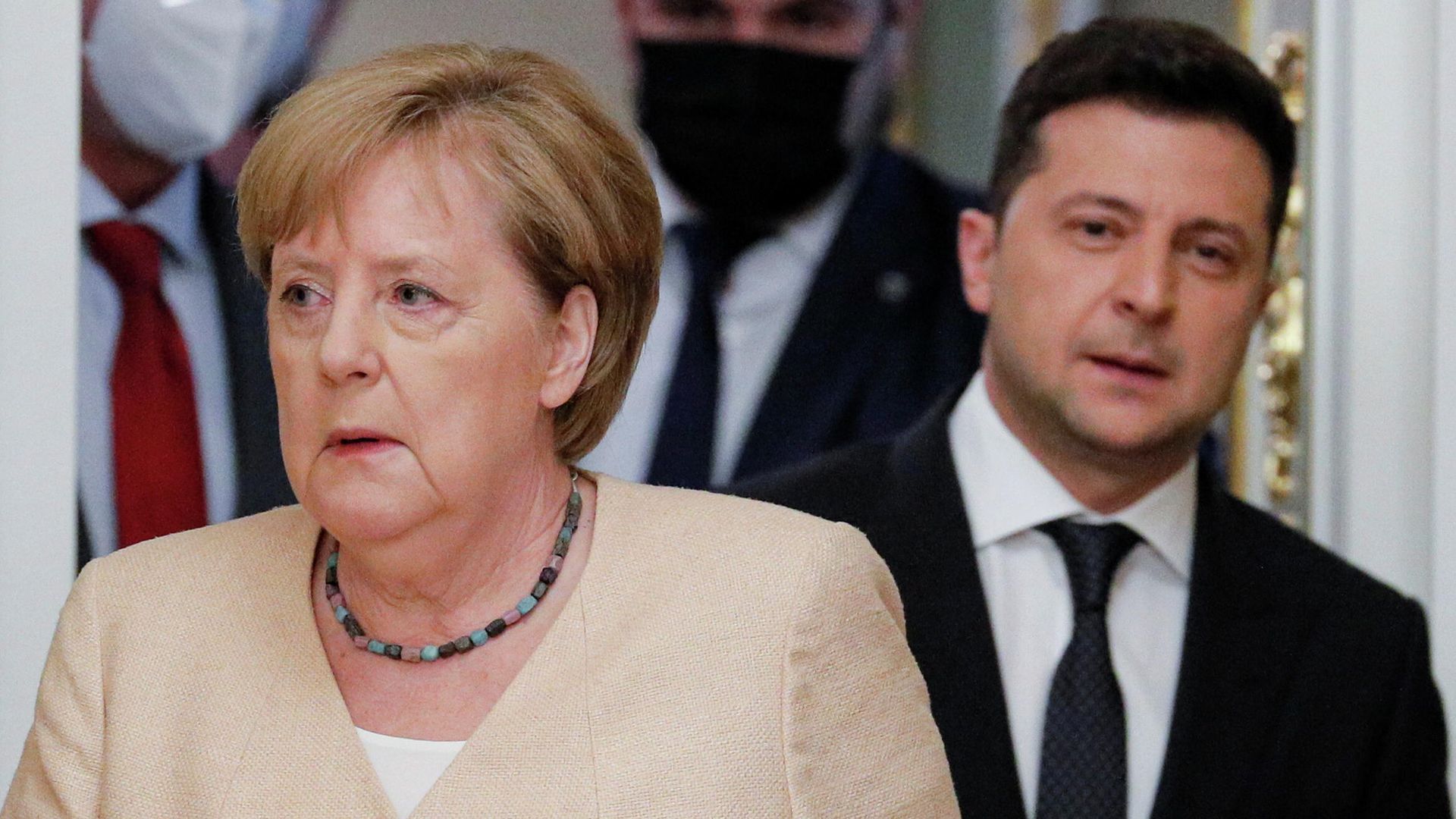 Президент Украины Владимир Зеленский и канцлер Германии Ангела Меркель Президент Украины Владимир Зеленский и канцлер Германии Ангела Меркель - РИА Новости, 1920, 28.08.2021