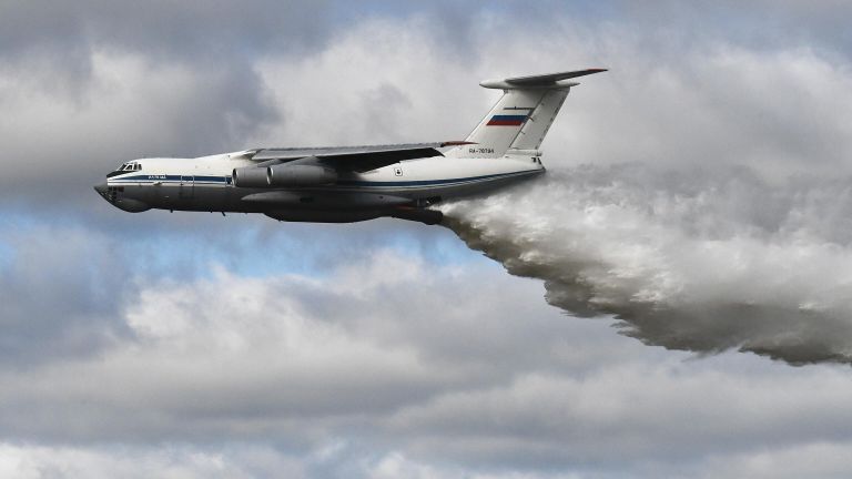 Демонстрационный полёт самолёта Ил-76МД во время конкурса Танковый биатлон-2021 на полигоне Алабино в Подмосковье в рамках VII Армейских международных игр АрМИ-2021 Демонстрационный полёт самолёта Ил-76МД во время конкурса Танковый биатлон-2021 на полигоне Алабино в Подмосковье в рамках VII Армейских международных игр АрМИ-2021